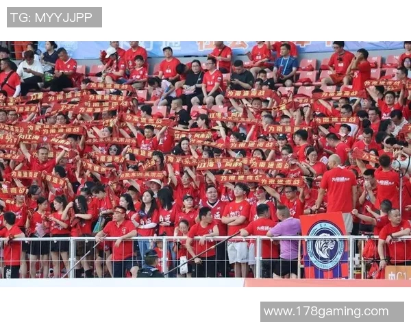 恒大与上港激战正酣中超焦点之战引发球迷热议与期待