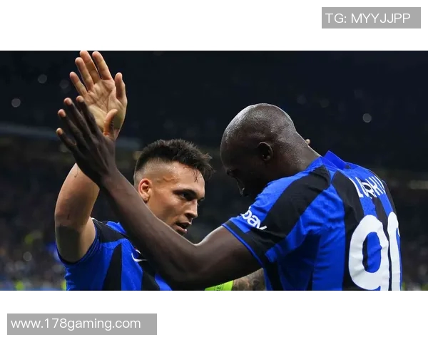 马丁内斯的传奇旅程：从足球小将到世界级明星的成长故事